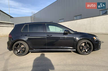 Хэтчбек Volkswagen Golf R 2017 в 