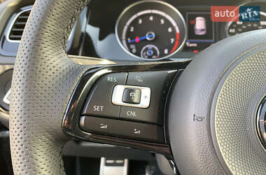 Хэтчбек Volkswagen Golf R 2017 в 