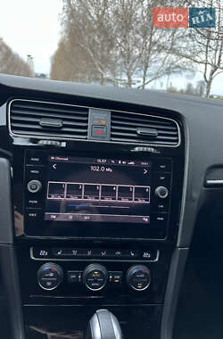 Хэтчбек Volkswagen Golf R 2015 в 