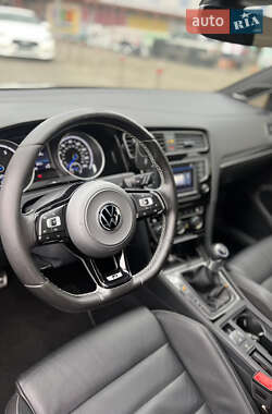 Хетчбек Volkswagen Golf R 2017 в  фото 17 Хетчбек Volkswagen Golf R 2017 в