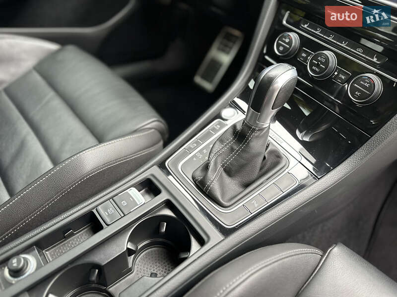 Хэтчбек Volkswagen Golf R 2016 в Одессе