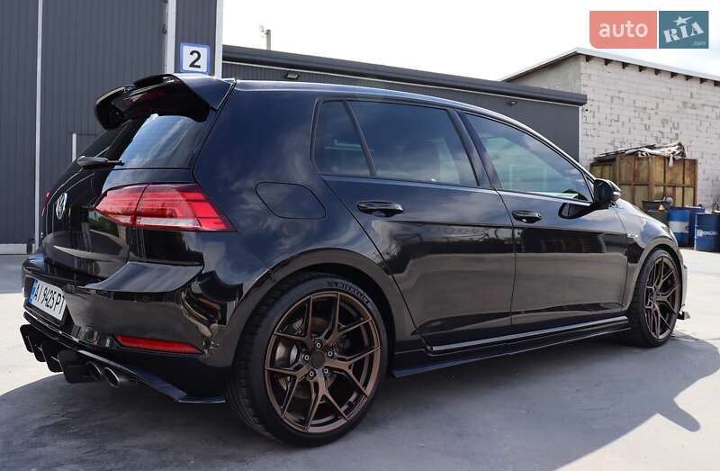 Хэтчбек Volkswagen Golf R 2018 в Киеве