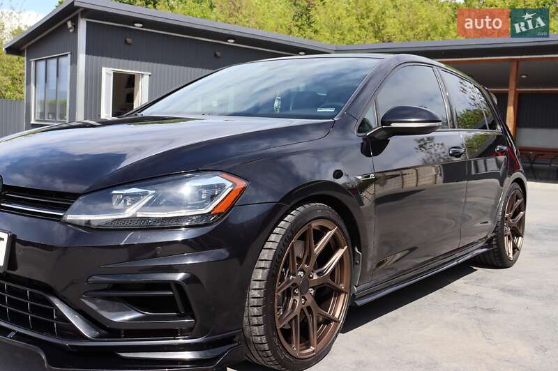Хэтчбек Volkswagen Golf R 2018 в Киеве