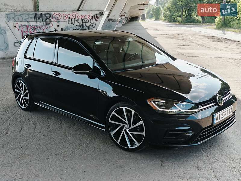 Хэтчбек Volkswagen Golf R 2019 в 