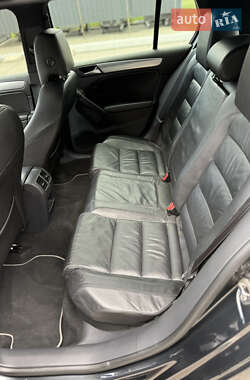 Хэтчбек Volkswagen Golf R 2012 в 