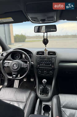 Хэтчбек Volkswagen Golf R 2012 в 