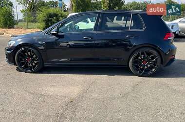 Хэтчбек Volkswagen Golf R 2018 в 
