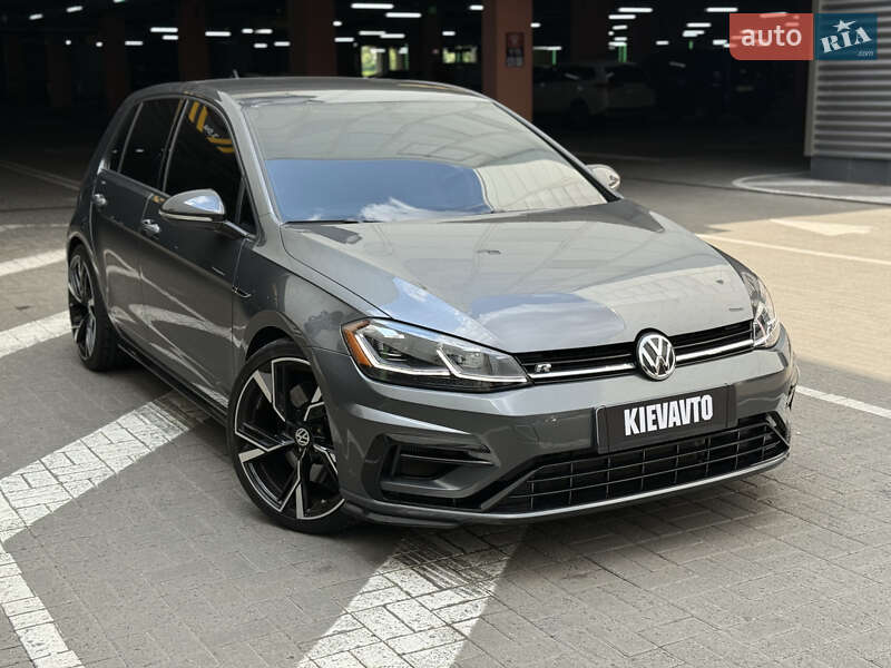Хэтчбек Volkswagen Golf R 2019 в Киеве