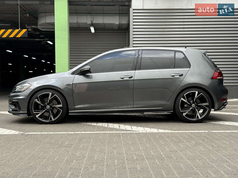 Хэтчбек Volkswagen Golf R 2019 в Киеве