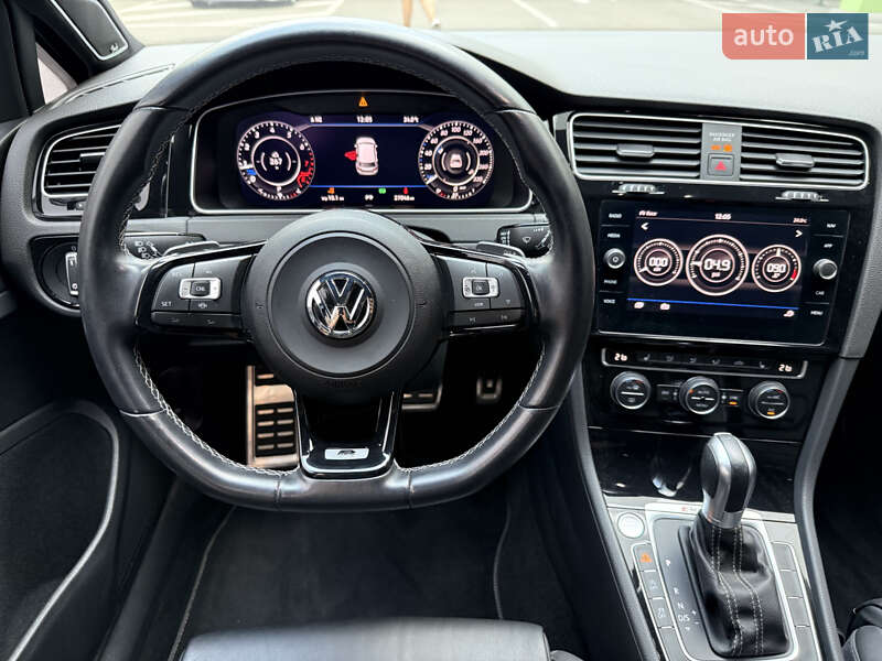 Хэтчбек Volkswagen Golf R 2019 в Киеве