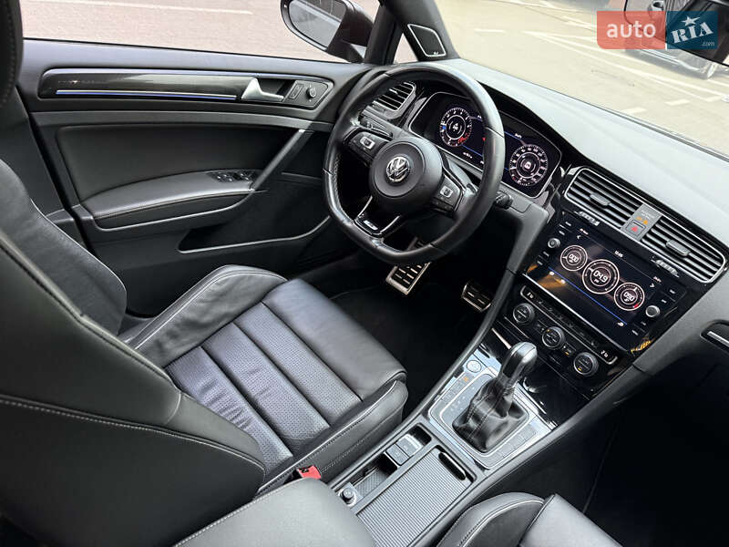 Хэтчбек Volkswagen Golf R 2019 в Киеве