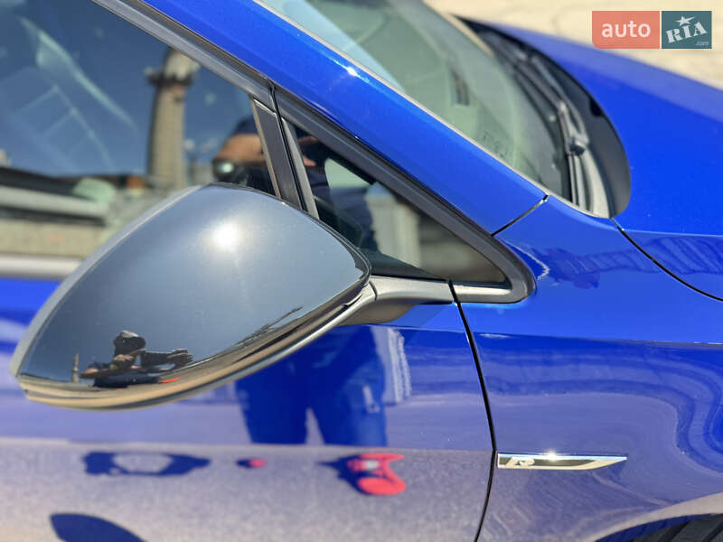 Хэтчбек Volkswagen Golf R 2016 в Киеве