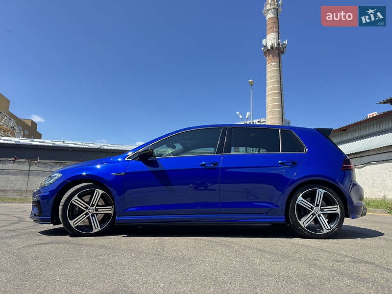Хэтчбек Volkswagen Golf R 2016 в Киеве