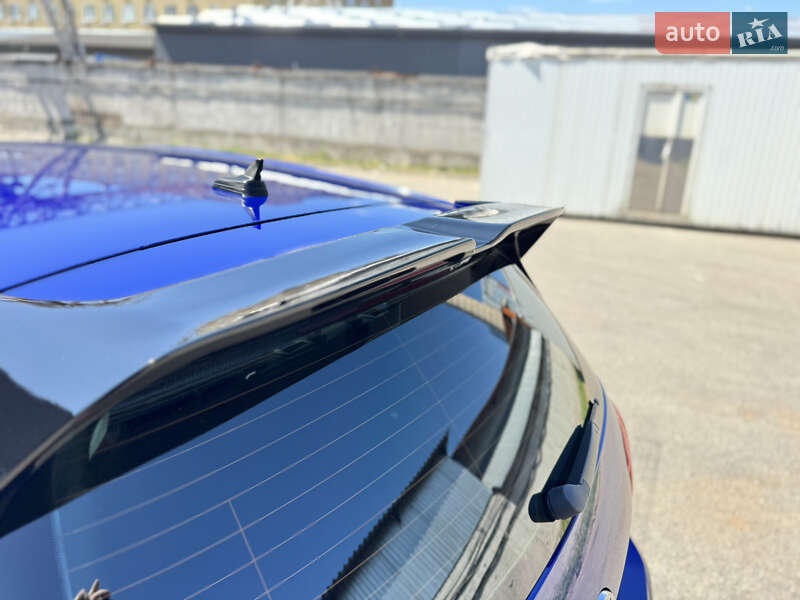 Хэтчбек Volkswagen Golf R 2016 в Киеве