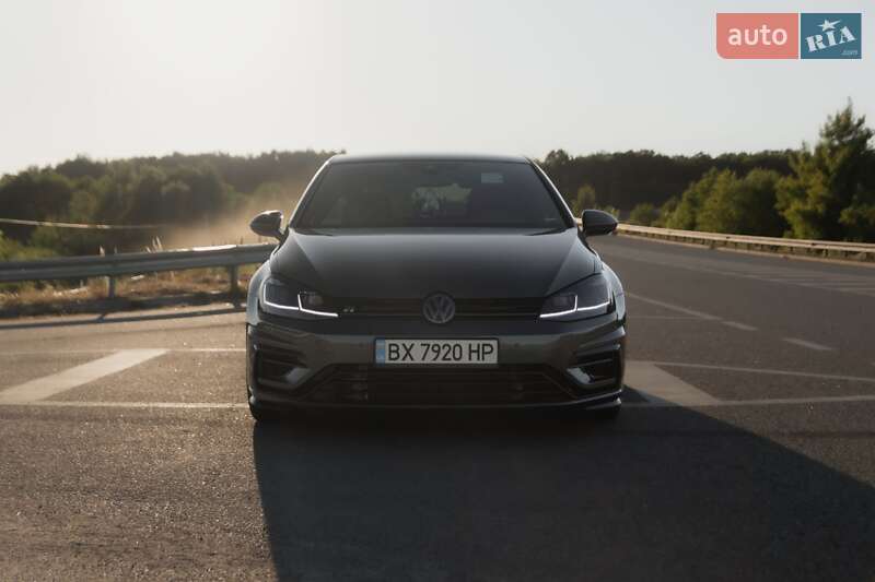Хэтчбек Volkswagen Golf R 2017 в Хмельницком