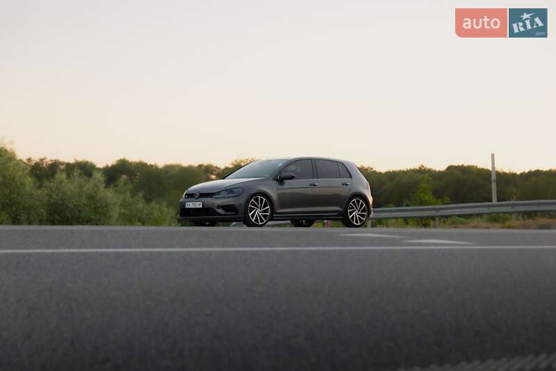 Хэтчбек Volkswagen Golf R 2017 в Хмельницком