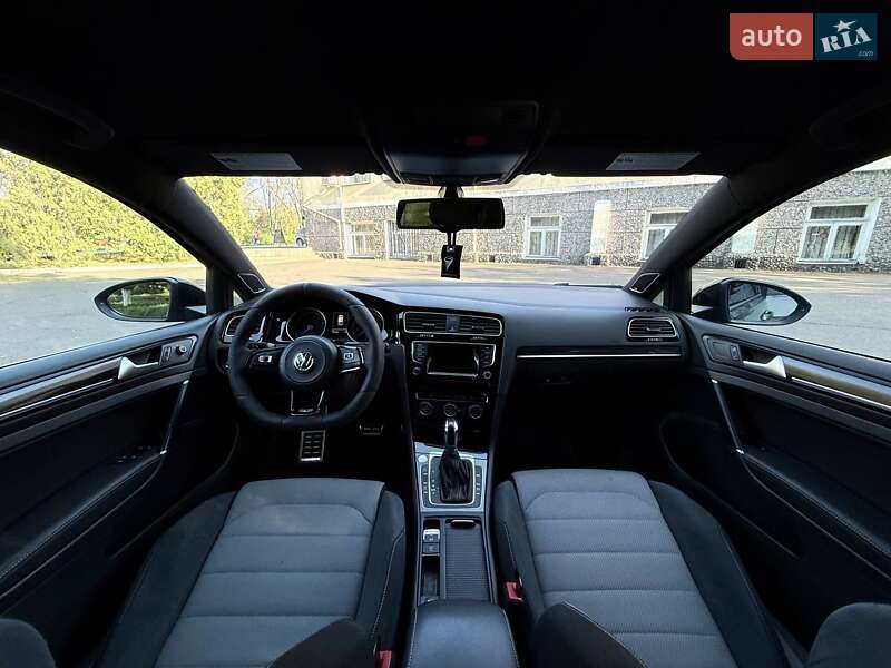 Хэтчбек Volkswagen Golf R 2015 в Львове