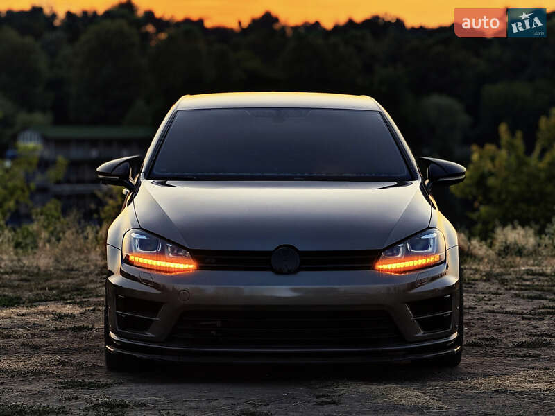 Хетчбек Volkswagen Golf R 2015 в Києві
