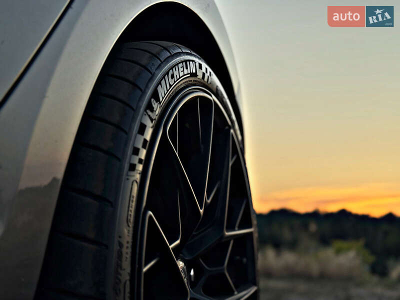 Хетчбек Volkswagen Golf R 2015 в Києві