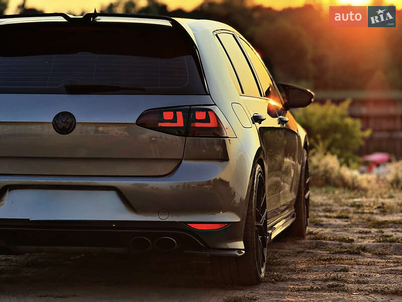 Хетчбек Volkswagen Golf R 2015 в Києві