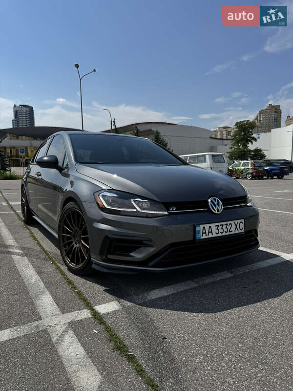 Хэтчбек Volkswagen Golf R 2019 в 