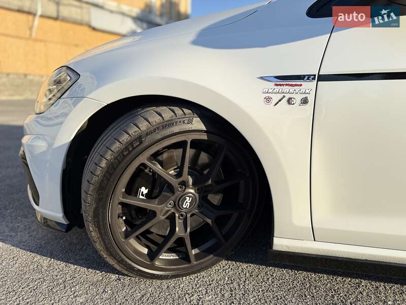Хэтчбек Volkswagen Golf R 2018 в Харькове