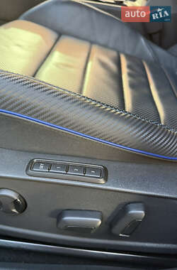 Хэтчбек Volkswagen Golf R 2022 в 