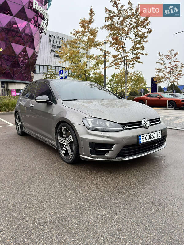 Хэтчбек Volkswagen Golf R 2015 в 