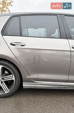 Хэтчбек Volkswagen Golf R 2015 в 
