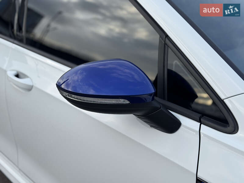 Хетчбек Volkswagen Golf R 2023 в Києві