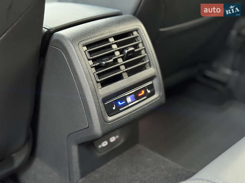 Хетчбек Volkswagen Golf R 2023 в Києві