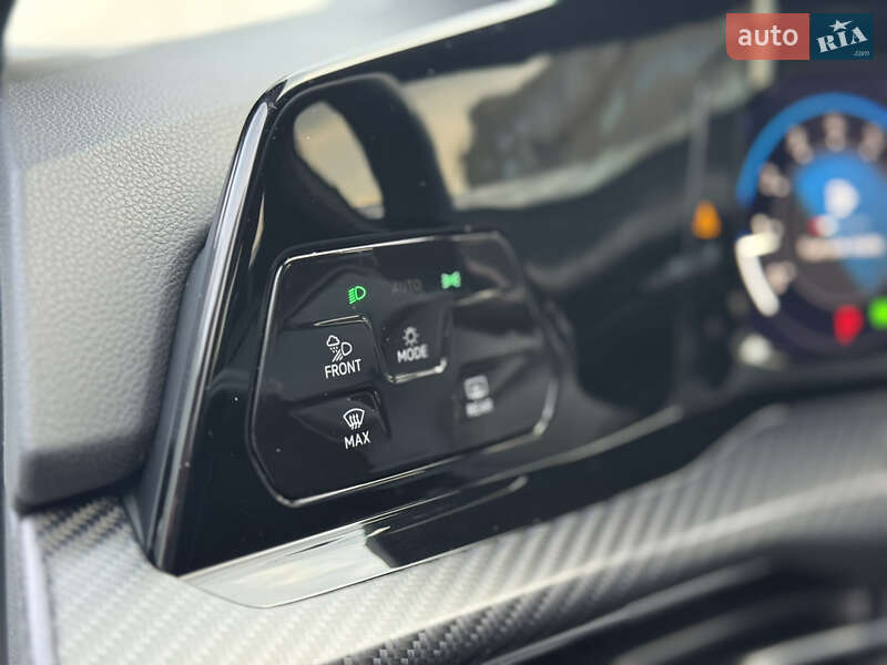 Хетчбек Volkswagen Golf R 2023 в Києві