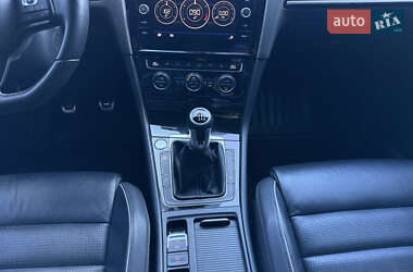 Хэтчбек Volkswagen Golf R 2017 в 
