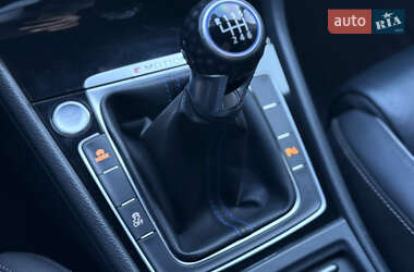 Хэтчбек Volkswagen Golf R 2017 в 