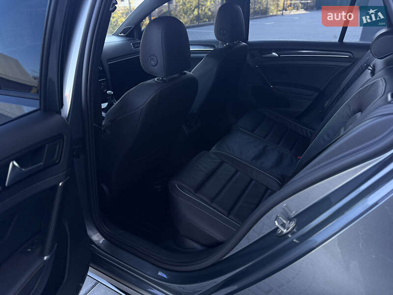 Хэтчбек Volkswagen Golf R 2017 в Хмельницком фото 97 Хэтчбек Volkswagen Golf R 2017 в Хмельницком