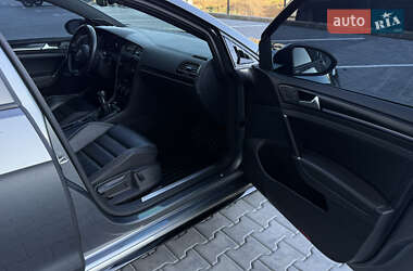 Хэтчбек Volkswagen Golf R 2017 в 