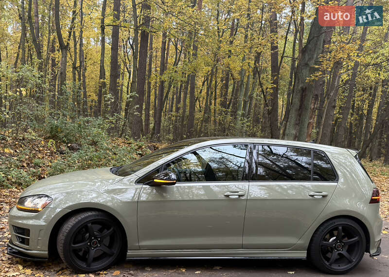 Хетчбек Volkswagen Golf R 2017 в Києві