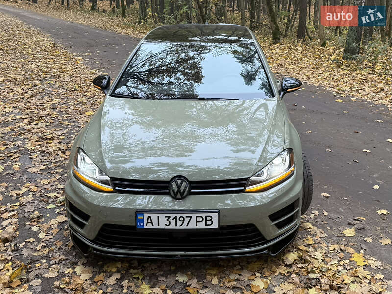 Хетчбек Volkswagen Golf R 2017 в Києві