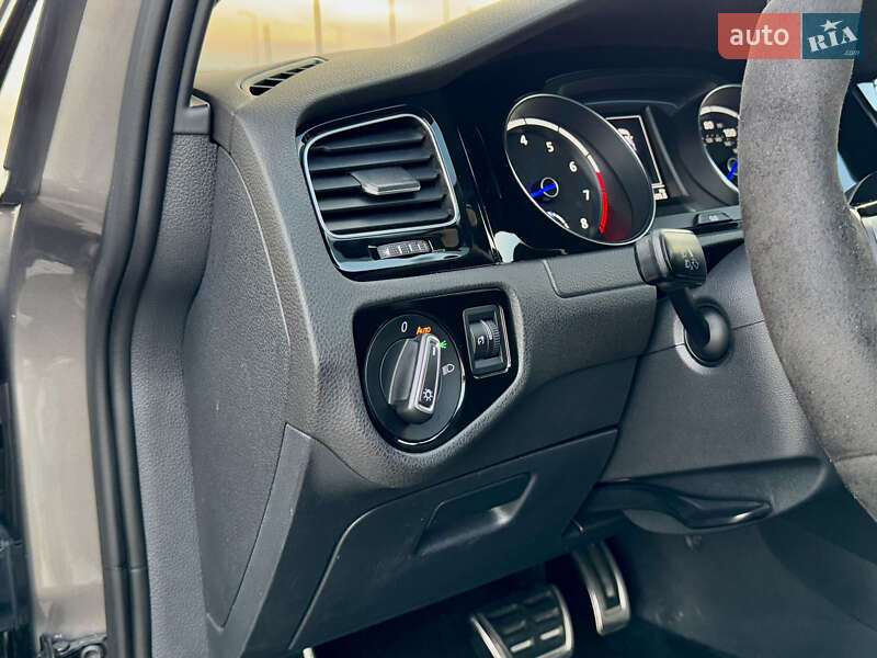 Хэтчбек Volkswagen Golf R 2015 в Львове фото 41 Хэтчбек Volkswagen Golf R 2015 в Львове