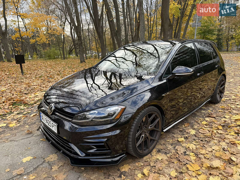 Хэтчбек Volkswagen Golf R 2018 в Киеве