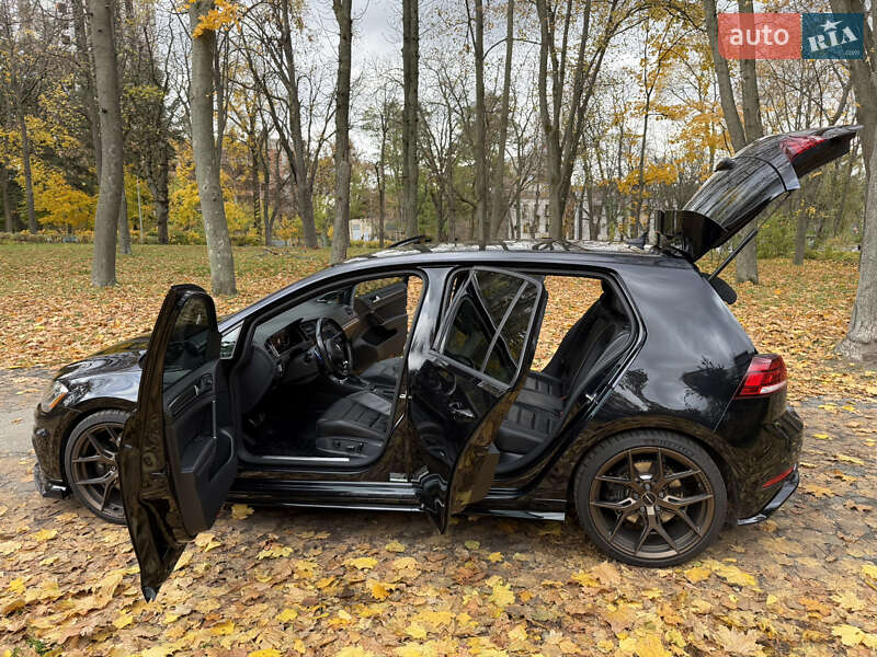 Хэтчбек Volkswagen Golf R 2018 в Киеве