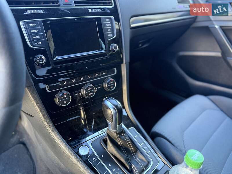 Хэтчбек Volkswagen Golf R 2015 в Стрые фото 15 Хэтчбек Volkswagen Golf R 2015 в Стрые