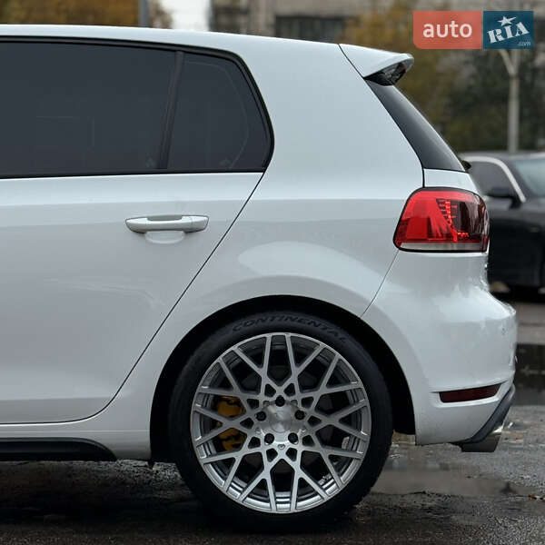 Хэтчбек Volkswagen Golf R 2010 в Киеве