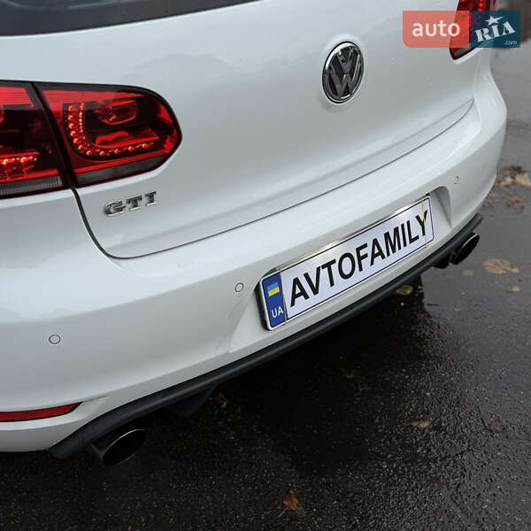 Хэтчбек Volkswagen Golf R 2010 в Киеве