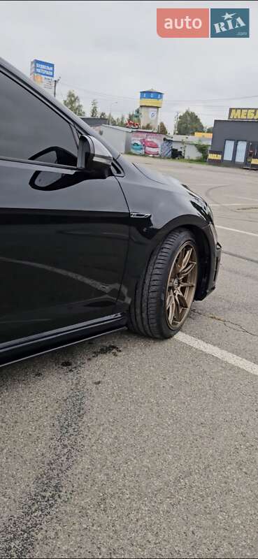 Хэтчбек Volkswagen Golf R 2016 в Белогородке