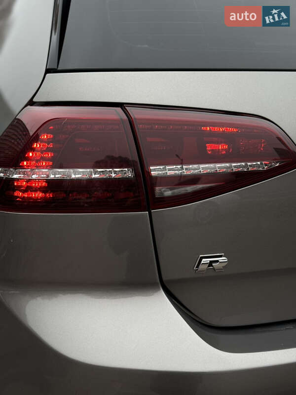 Хетчбек Volkswagen Golf R 2014 в Києві