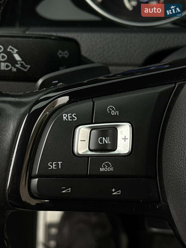 Хетчбек Volkswagen Golf R 2014 в Києві