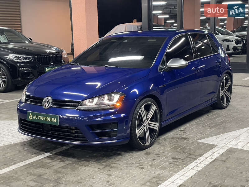 Хэтчбек Volkswagen Golf R 2015 в Киеве
