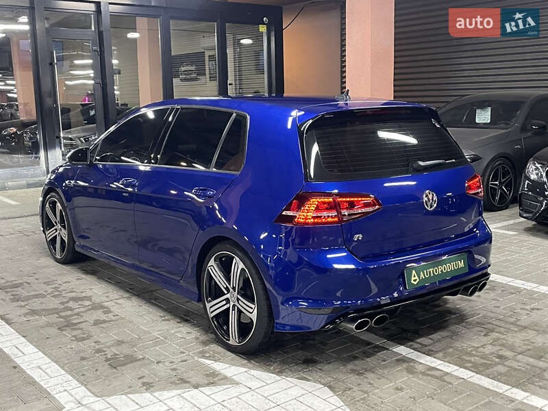 Хэтчбек Volkswagen Golf R 2015 в Киеве