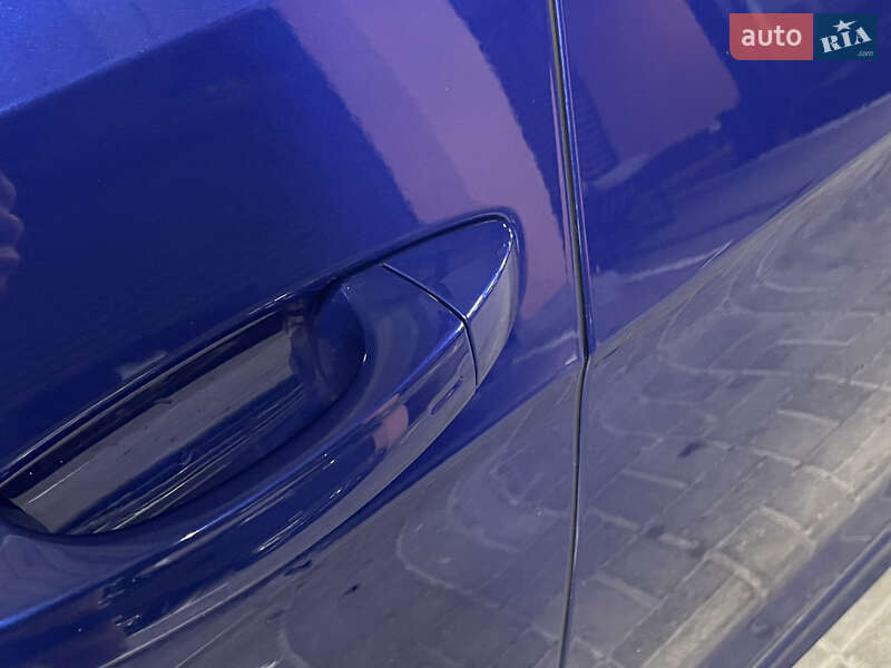 Хэтчбек Volkswagen Golf R 2015 в Киеве